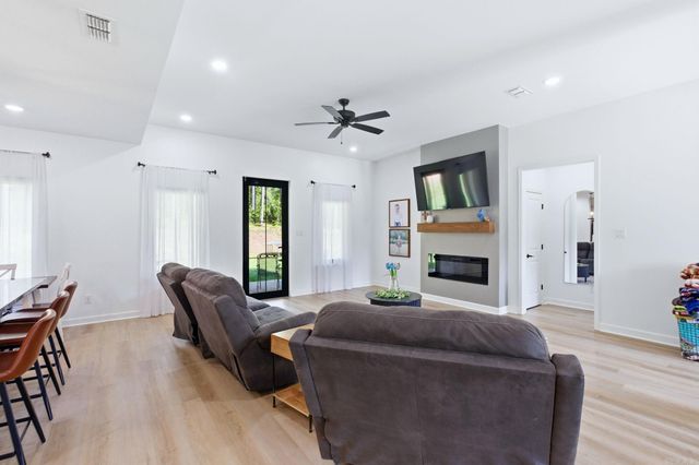 1612 Sorrell Road, Benton, AR 72015