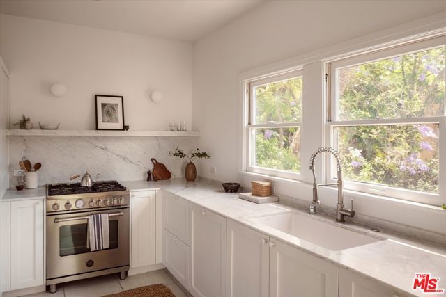 852 Hyperion Avenue, Los Angeles, CA 90029