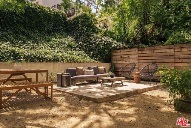 852 Hyperion Avenue, Los Angeles, CA 90029