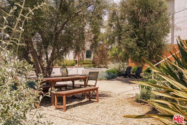 852 Hyperion Avenue, Los Angeles, CA 90029