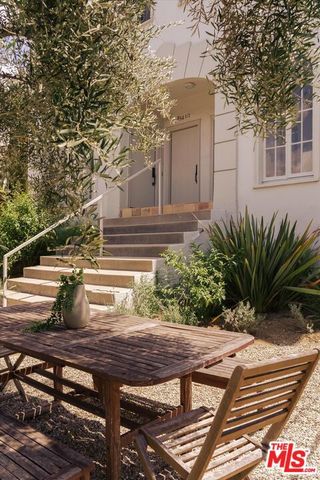 852 Hyperion Avenue, Los Angeles, CA 90029