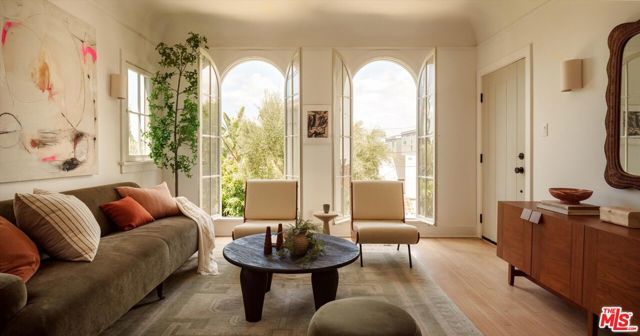 852 Hyperion Avenue, Los Angeles, CA 90029
