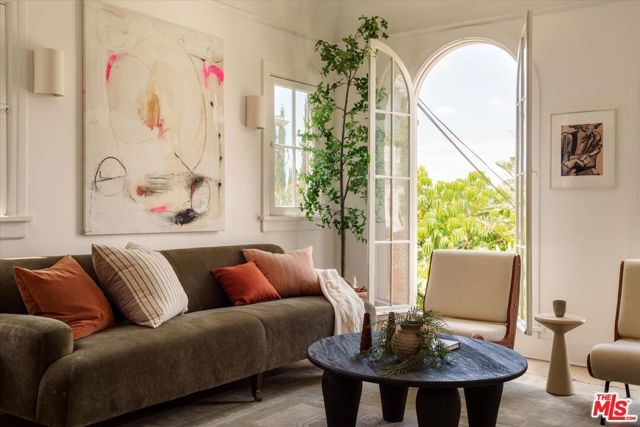 852 Hyperion Avenue, Los Angeles, CA 90029