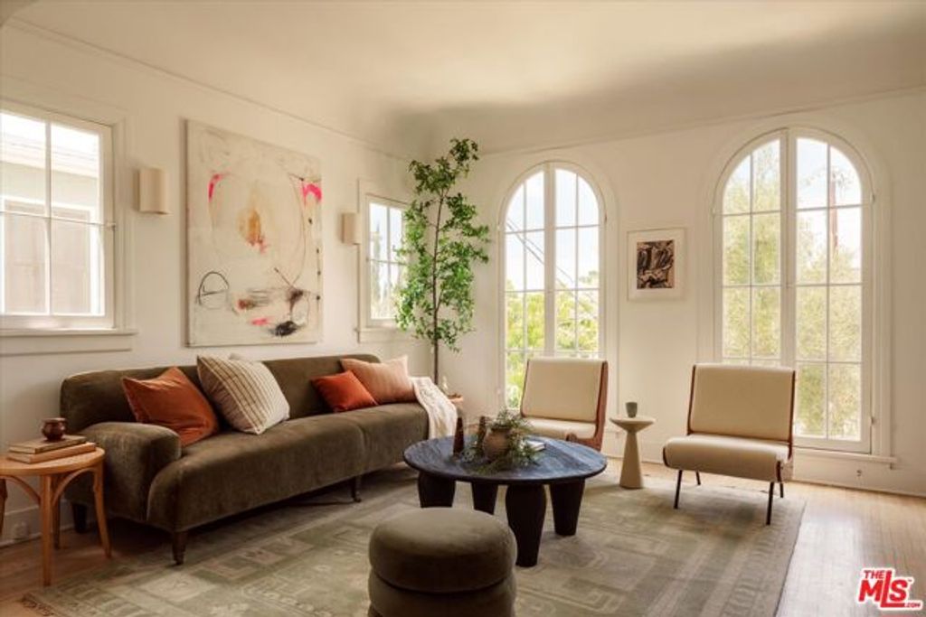 852 Hyperion Avenue, Los Angeles, CA 90029