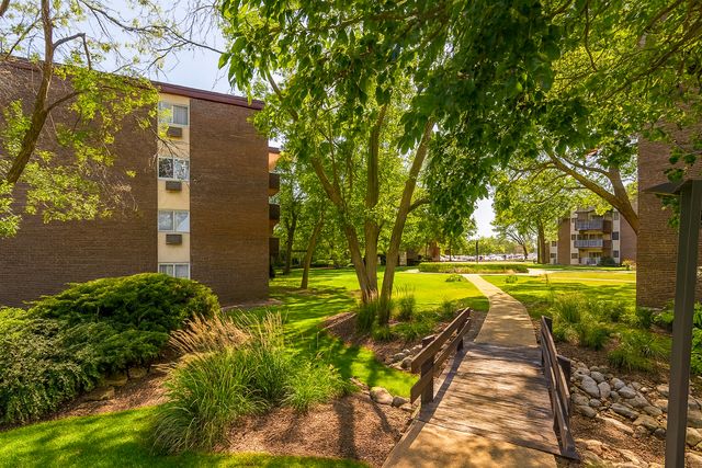 1311 S Finley Road 204, Lombard, IL 60148