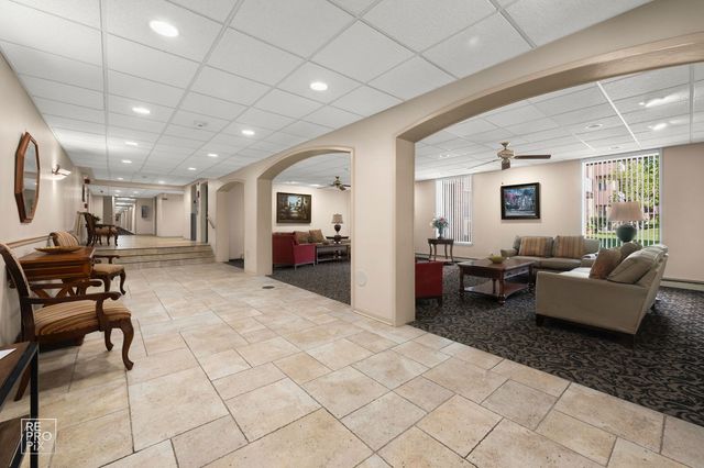 1311 S Finley Road 204, Lombard, IL 60148