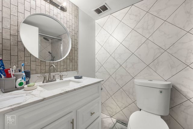 1311 S Finley Road 204, Lombard, IL 60148