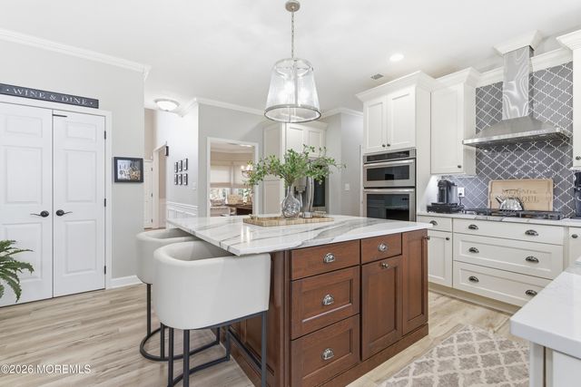 14 Fountayne Lane, Manalapan, NJ 07726