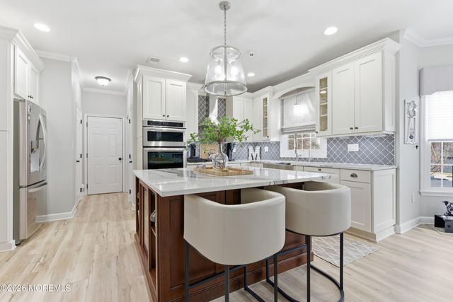 14 Fountayne Lane, Manalapan, NJ 07726