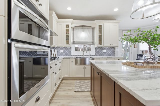 14 Fountayne Lane, Manalapan, NJ 07726