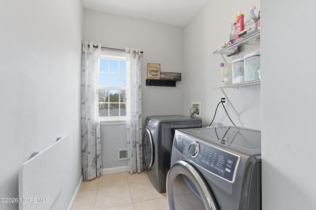 14 Fountayne Lane, Manalapan, NJ 07726