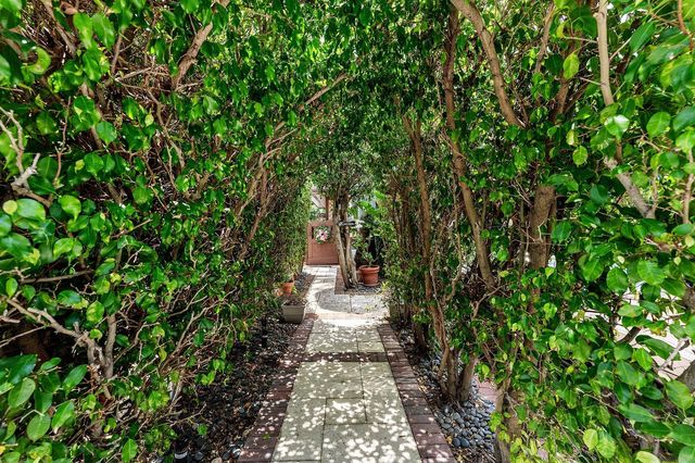 232 Australian Avenue 3, Palm Beach, FL 33480