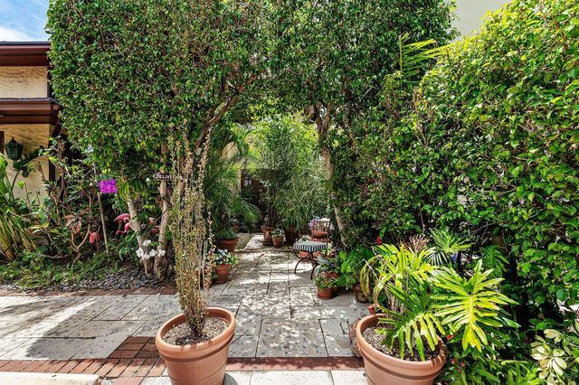 232 Australian Avenue 3, Palm Beach, FL 33480