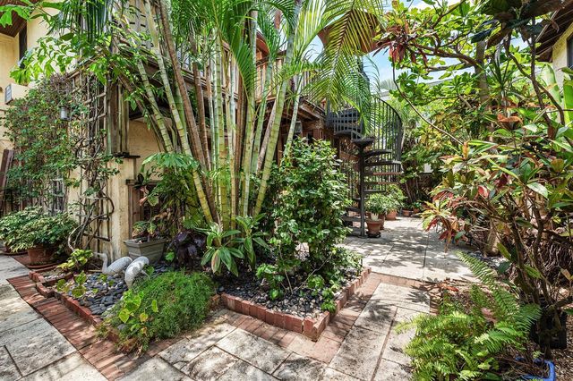 232 Australian Avenue 3, Palm Beach, FL 33480