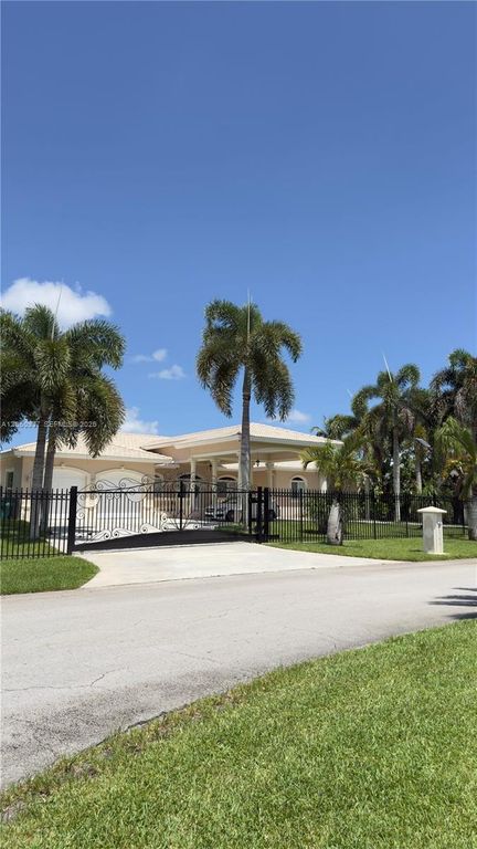 27803 SW 172nd Place, Homestead, FL 33031