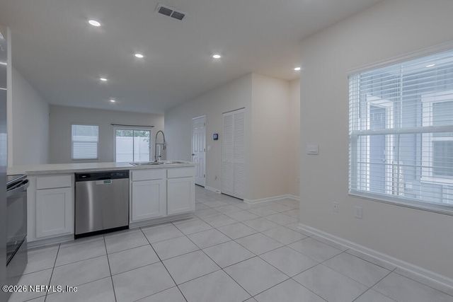 983 OBSERVATORY Parkway, Jacksonville, FL 32218