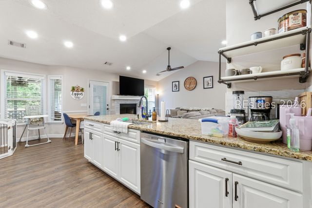 16 Sherwood Ln, Beaufort, SC 29907