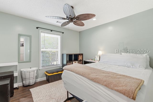 16 Sherwood Ln, Beaufort, SC 29907