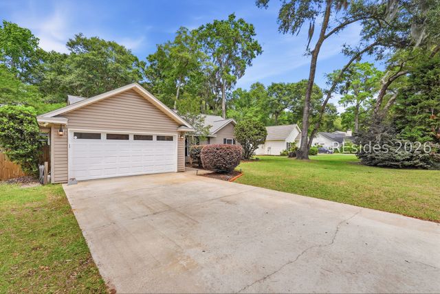 16 Sherwood Ln, Beaufort, SC 29907