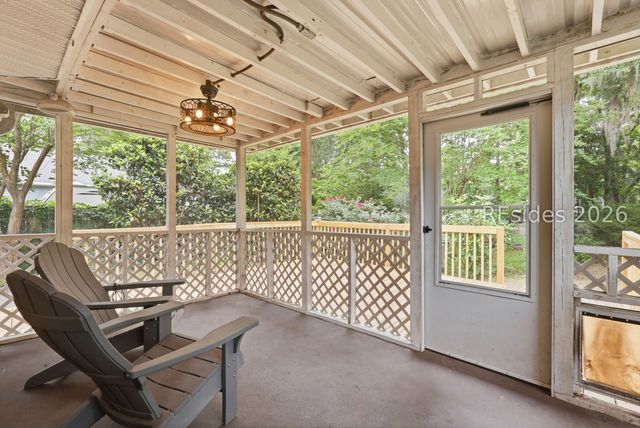 16 Sherwood Ln, Beaufort, SC 29907