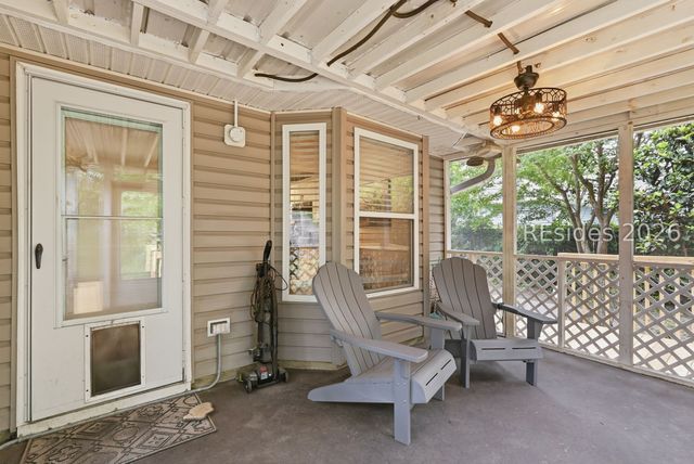 16 Sherwood Ln, Beaufort, SC 29907