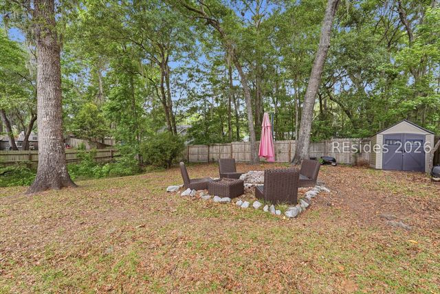 16 Sherwood Ln, Beaufort, SC 29907