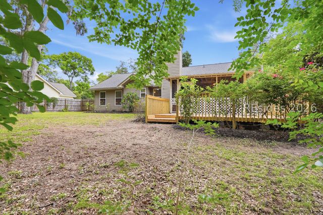16 Sherwood Ln, Beaufort, SC 29907