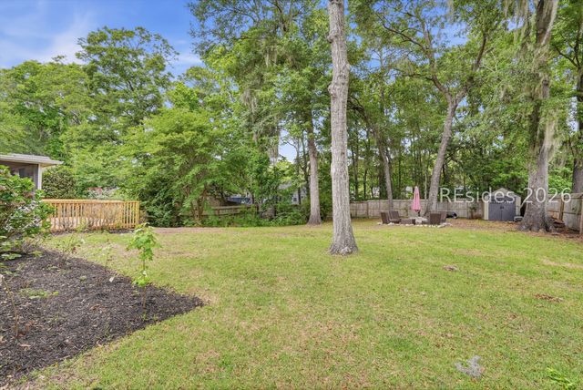16 Sherwood Ln, Beaufort, SC 29907