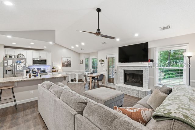 16 Sherwood Ln, Beaufort, SC 29907