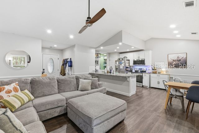 16 Sherwood Ln, Beaufort, SC 29907
