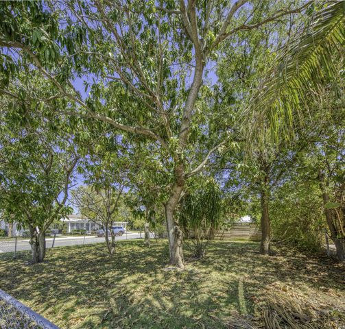 711 12th Avenue N, Lake Worth Beach, FL 33460