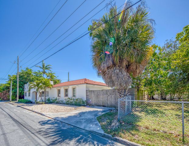 711 12th Avenue N, Lake Worth Beach, FL 33460