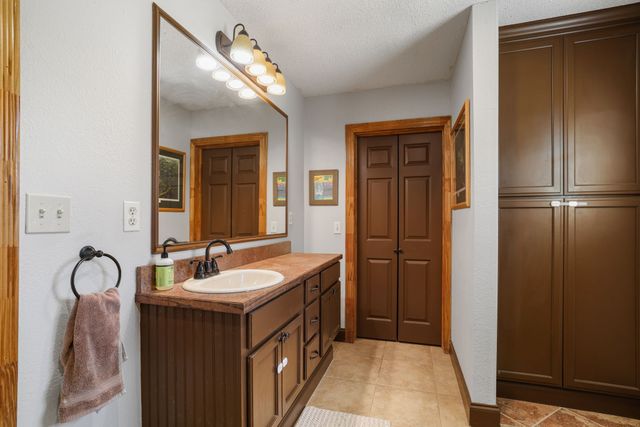 595 Navajo Road, Whitesboro, TX 76273