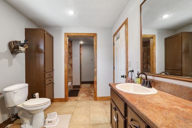 595 Navajo Road, Whitesboro, TX 76273