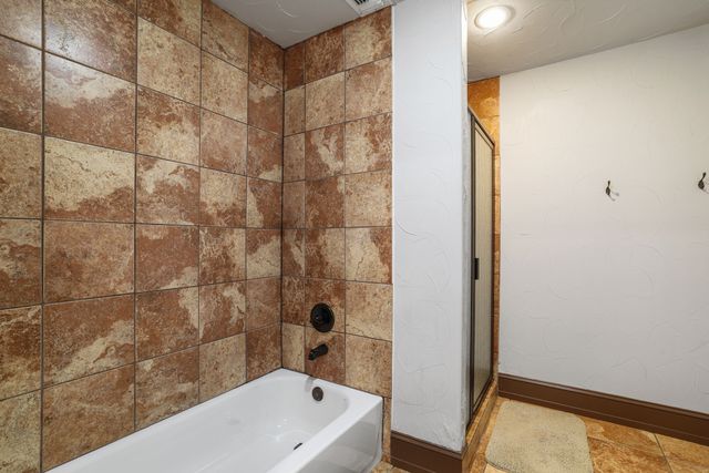 595 Navajo Road, Whitesboro, TX 76273