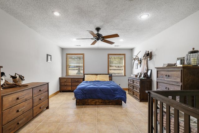 595 Navajo Road, Whitesboro, TX 76273