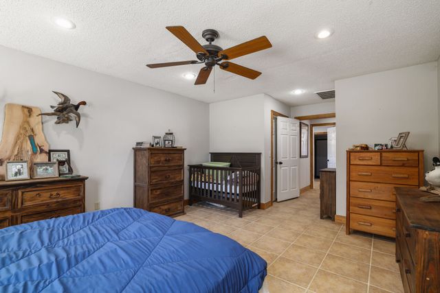 595 Navajo Road, Whitesboro, TX 76273