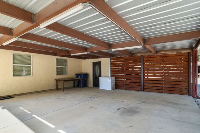 595 Navajo Road, Whitesboro, TX 76273