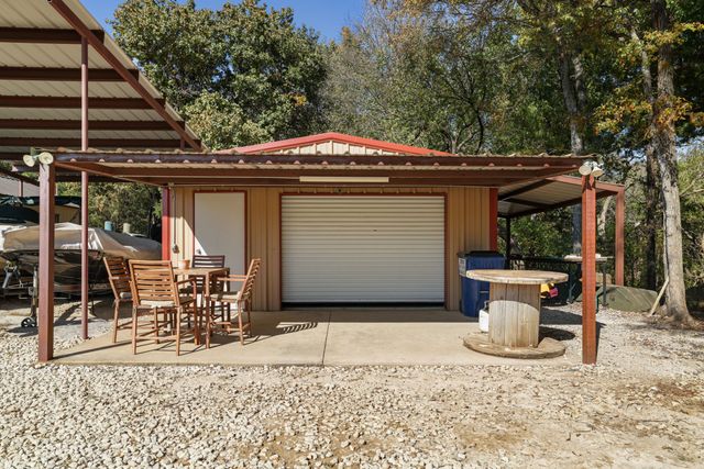 595 Navajo Road, Whitesboro, TX 76273