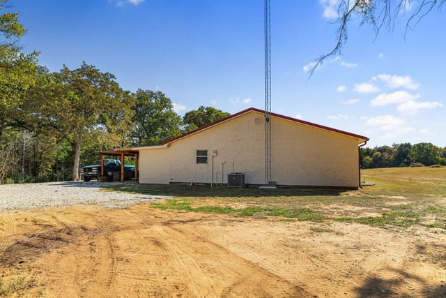 595 Navajo Road, Whitesboro, TX 76273