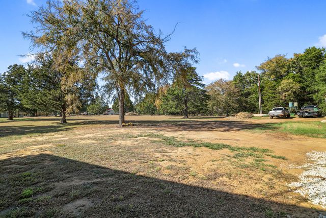 595 Navajo Road, Whitesboro, TX 76273