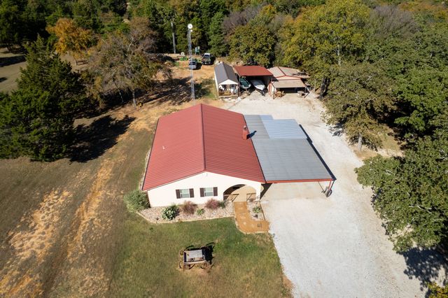 595 Navajo Road, Whitesboro, TX 76273