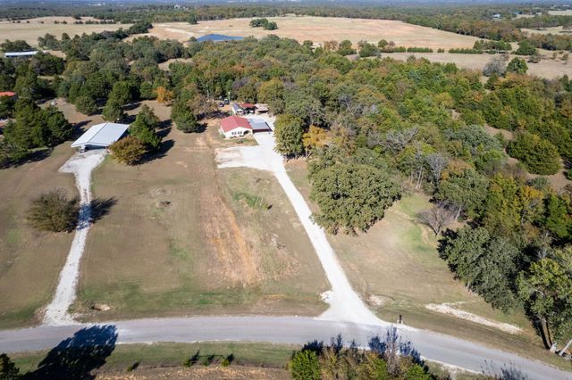 595 Navajo Road, Whitesboro, TX 76273