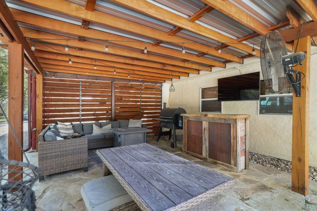 595 Navajo Road, Whitesboro, TX 76273