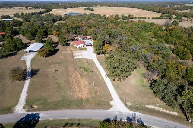 595 Navajo Road, Whitesboro, TX 76273