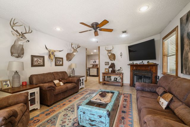 595 Navajo Road, Whitesboro, TX 76273