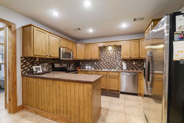 595 Navajo Road, Whitesboro, TX 76273