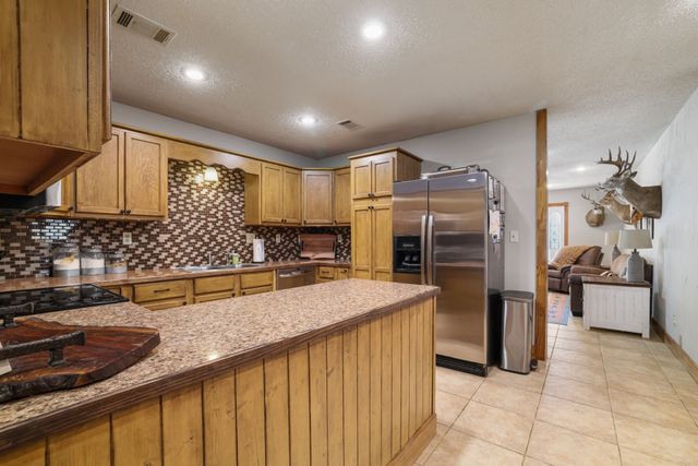 595 Navajo Road, Whitesboro, TX 76273