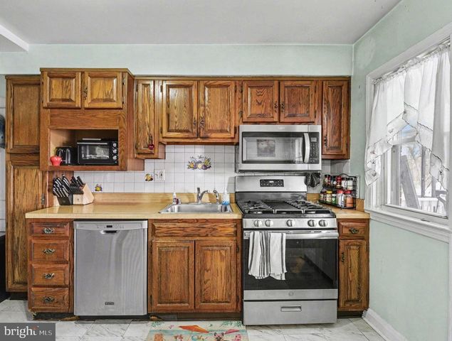 19 LYNDALE AVE, Nottingham, MD 21236