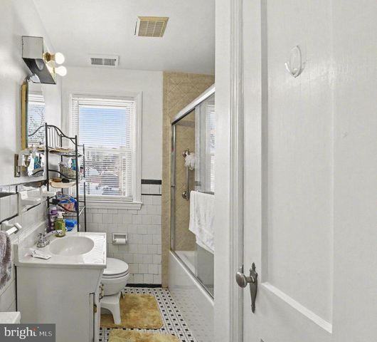 19 LYNDALE AVE, Nottingham, MD 21236